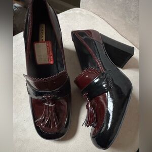 Tahari Glossy Black and Deep Red Heels